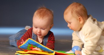 צעצועים לגיל חצי שנה – מה מתאים? משחקים לגיל חצי שנה